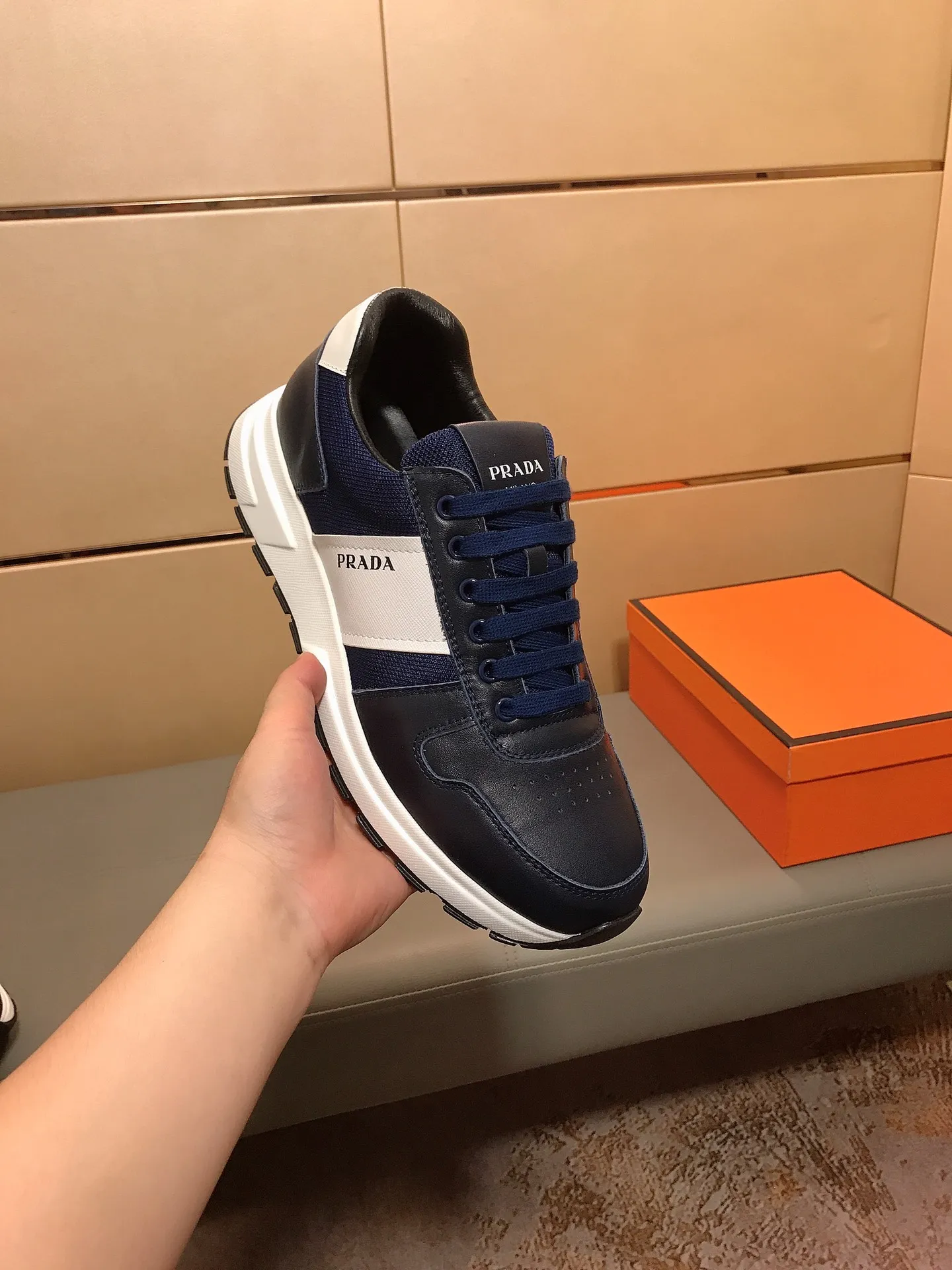 Ex-factory price 400 👟👟【PRADA】Prada's new men's fashion sports and casual shoes🇨🇳High-end boutique💯Exquisite details, uppers made of cowhide + breathable fabrics, pigskin lining🌶🌶Lightweight, wear-resistant and non-slip original outsole, comfortable to wear🎋Classic craftsmanship, fine workmanship, worth owning Code number: 38-44